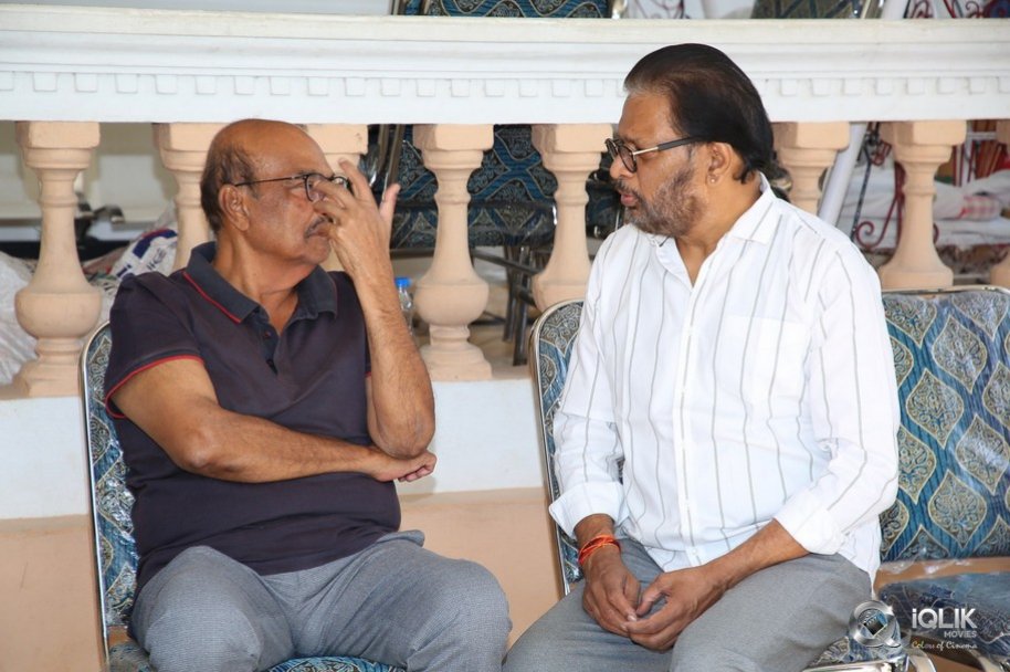 Celebrities-pay-homage-to-superstar-Krishna